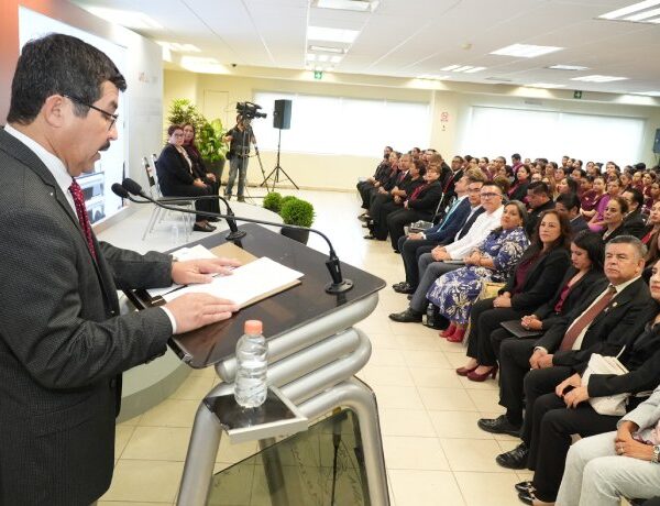 La UAT es referente en la formación de profesionales de la enfermería: Rector