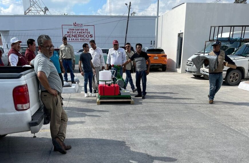 Fumiga contra el dengue brigada conjunta de Bienestar Social y Secretaría de Salud