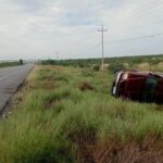 Tráiler impacta camioneta: conductor volcó y resultó…