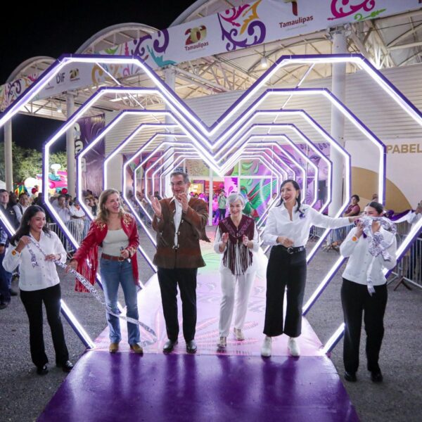 Inauguran Américo y María el stand del DIF Estatal en la Feria Tamaulipas 2024