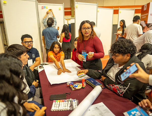 Participan alumnos de la UAT en el Segundo Maratón Emprende y Transforma