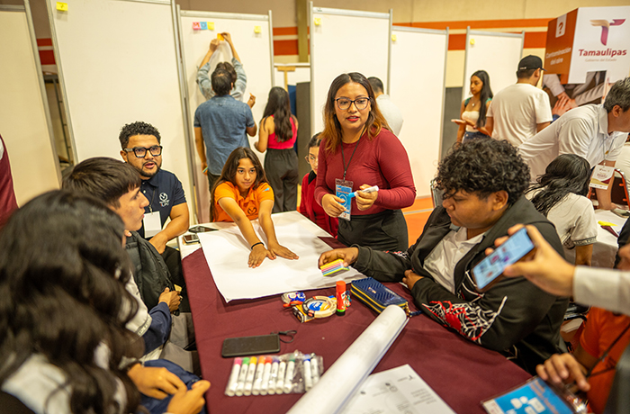 Participan alumnos de la UAT en el Segundo Maratón Emprende y Transforma