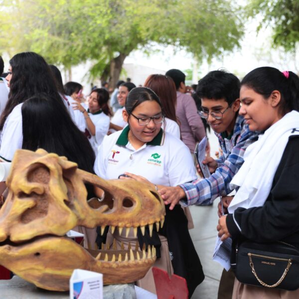Acerca gobierno municipal programas y servicios a jóvenes  del Conalep