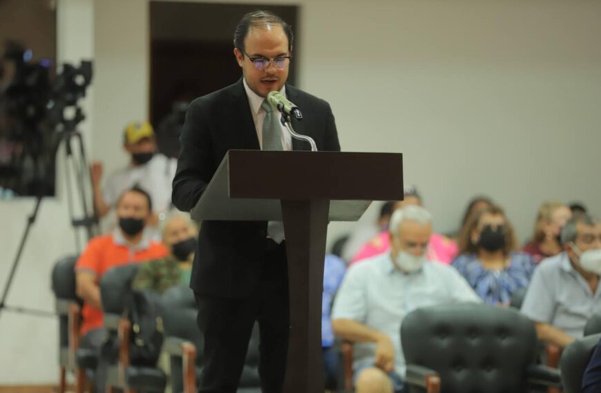 Ratifica Cabildo a Manuel Ceballos Martínez como cronista de la ciudad