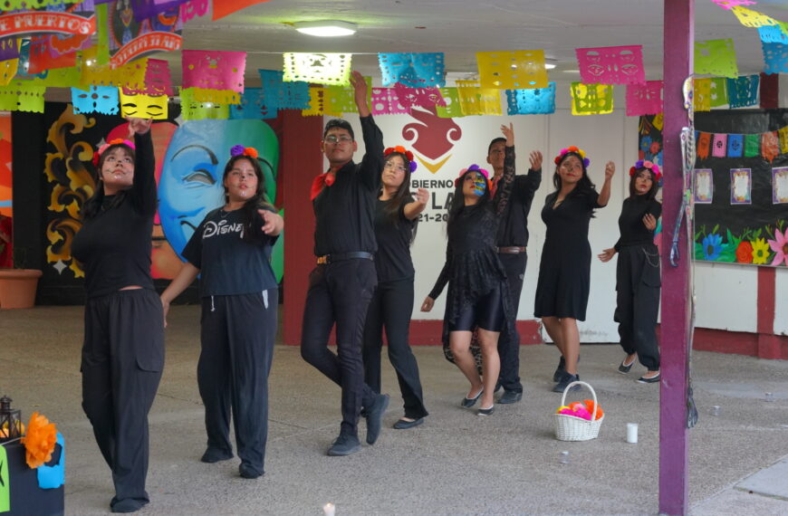 Refuerzan tradiciones con presentación artística en Casa de Cultura Viveros