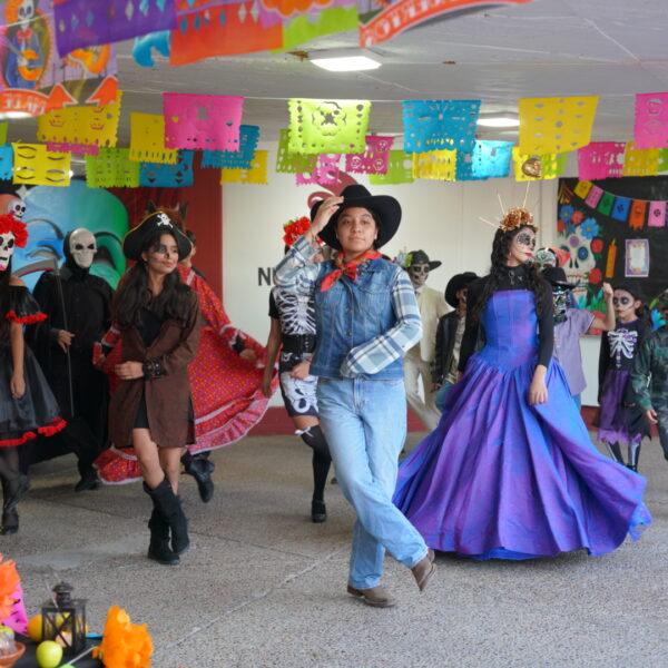 Refuerzan tradiciones con presentación artística en Casa de…