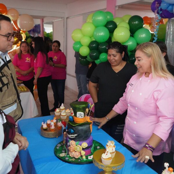 Exhibición de repostería y globoflexia en Cedif: Alumnas…