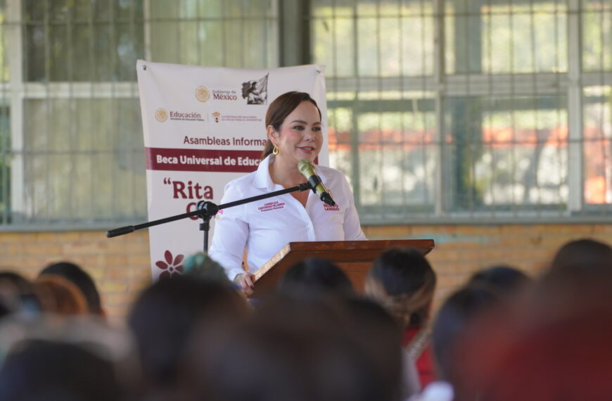 Destaca alcaldesa colaboración de los tres niveles de gobierno en la asamblea informativa para la beca Rita Cetina