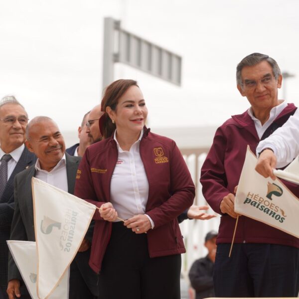 Dan banderazo Américo y alcaldesa Carmen Lilia al operativo Héroes Paisanos en Nuevo Laredo