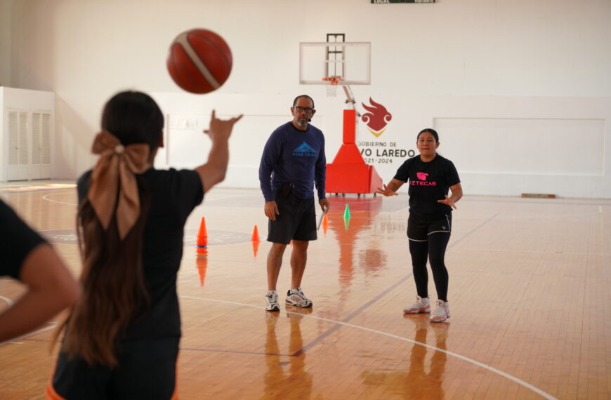Gobierno municipal impulsa el deporte con exitosa “Clínica de Básquetbol para Entrenadores”