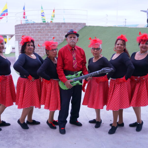 Disfrutan familias y adultos mayores del jueves de danzón en la plaza Simón Bolívar