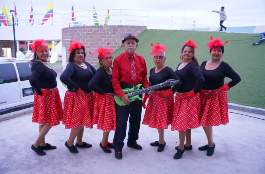 Disfrutan familias y adultos mayores del jueves…