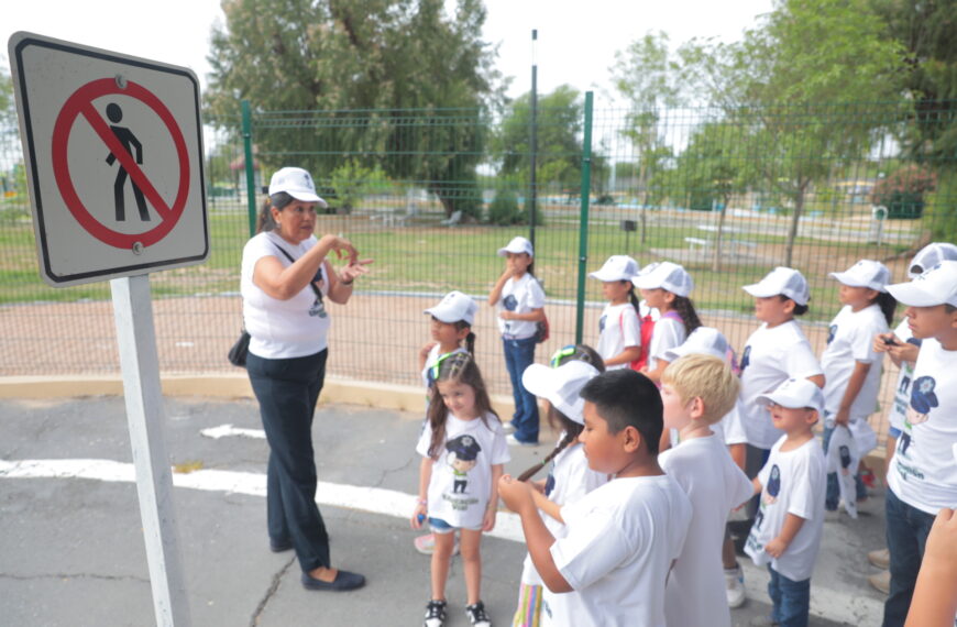 Promueve Dirección de Tránsito y Vialidad  clases de educación y cultura vial para estudiantes y empresas