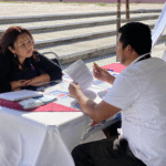 Responden ciudadanos a feria de empleo en Plaza de la Mujer