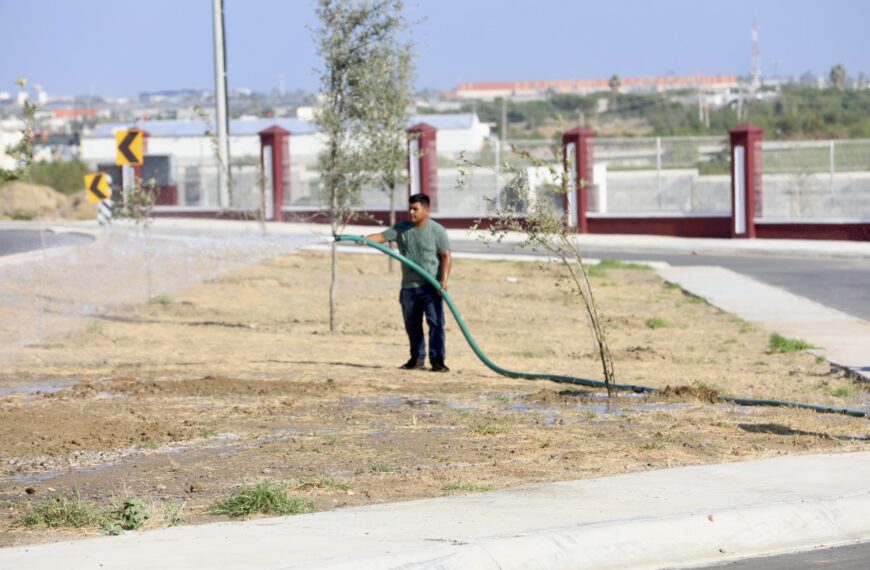 Inicia gobierno municipal forestación en la nueva preparatoria UAT