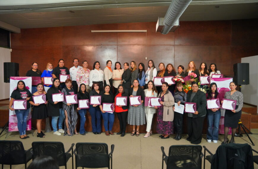 Reconoce gobierno municipal a 21 mujeres beneficiadas por programas de Inmujer