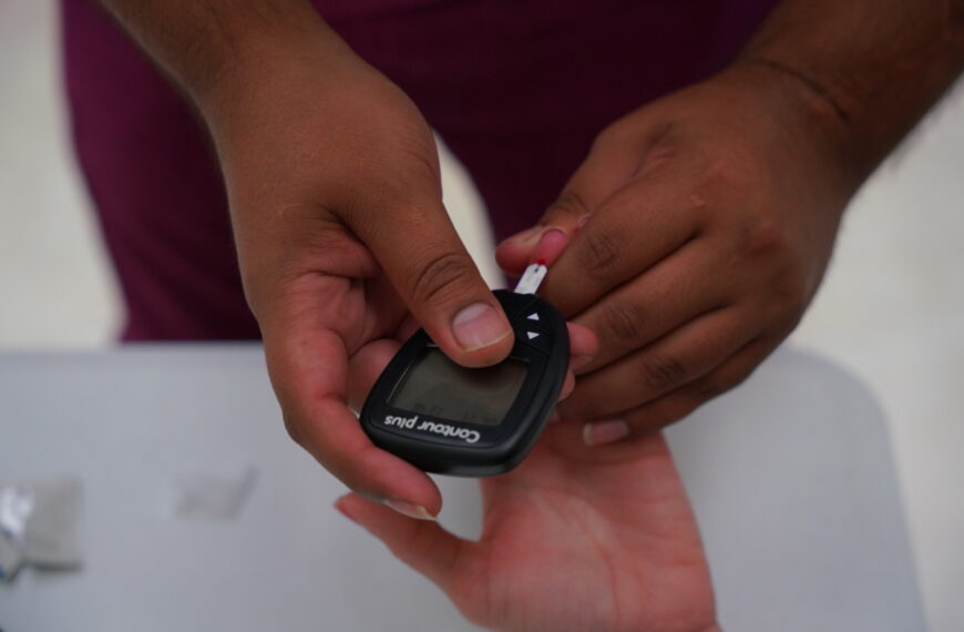 Revisan niveles de glucosa a la ciudadanía en el Día Mundial de la Diabetes