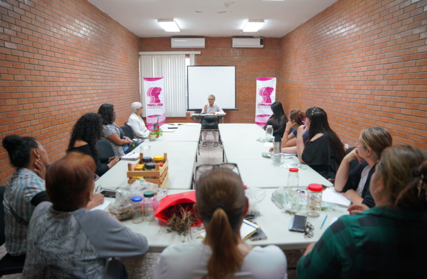 Conocen secretos ancestrales de plantas en taller de herbolaria impulsado por el Inmujer
