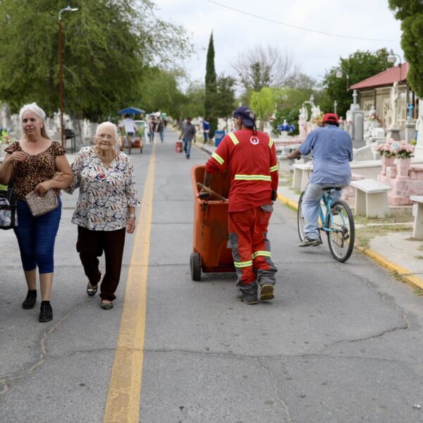 Agradecen neolaredenses la limpieza y organización en los panteones municipales