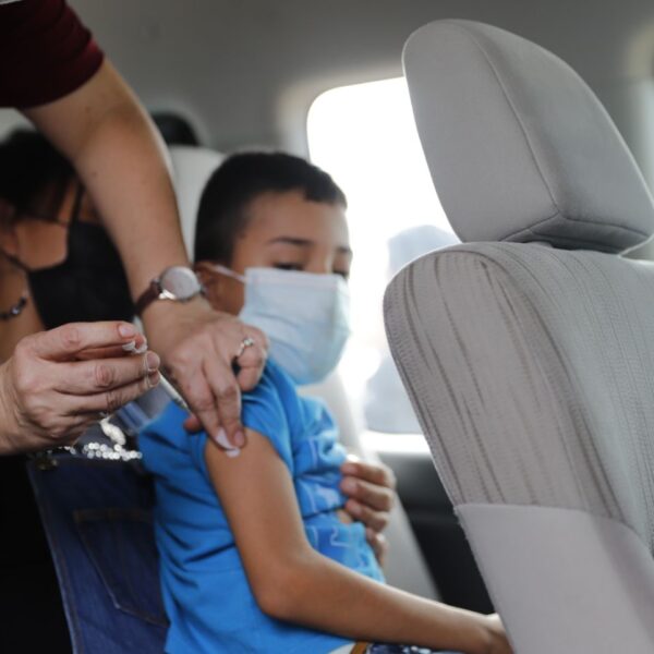 Invita gobierno municipal a la jornada de vacunación contra influenza drive thru