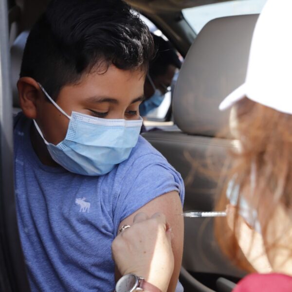 Invita gobierno municipal a jornada de vacunación contra influenza drive thru 