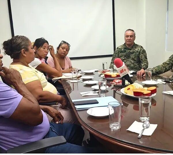 Familiares exigen a la Marina que busquen con buzos a los náufragos en el Golfo de México