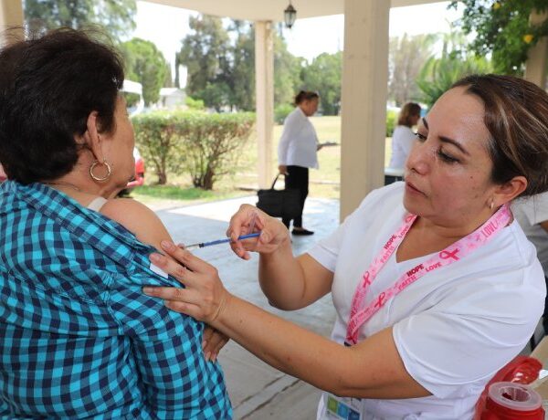 Exhorta Salud a la población a aplicarse vacunas contra la influenza, Covid y neumococo