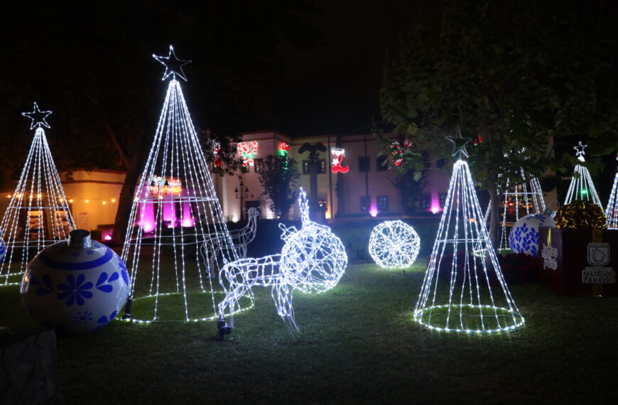 Gobierno municipal instala adornos navideños en los espacios públicos