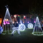 Gobierno municipal instala adornos navideños en los…