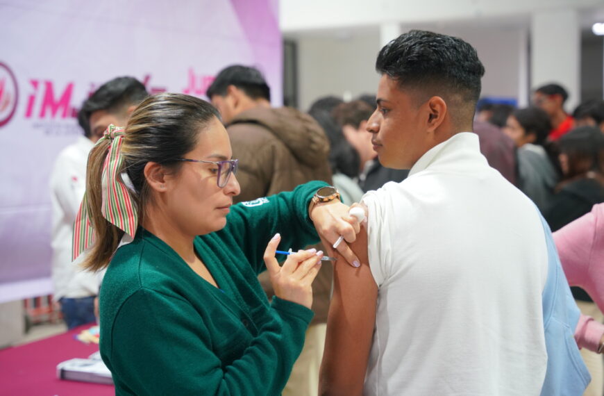 Imjuve lleva brigada juvenil a la preparatoria José Vasconcelos