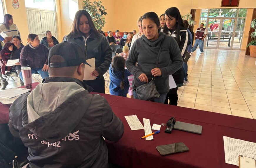 Entrega DIF apoyos a madres de comités de desayunos escolares