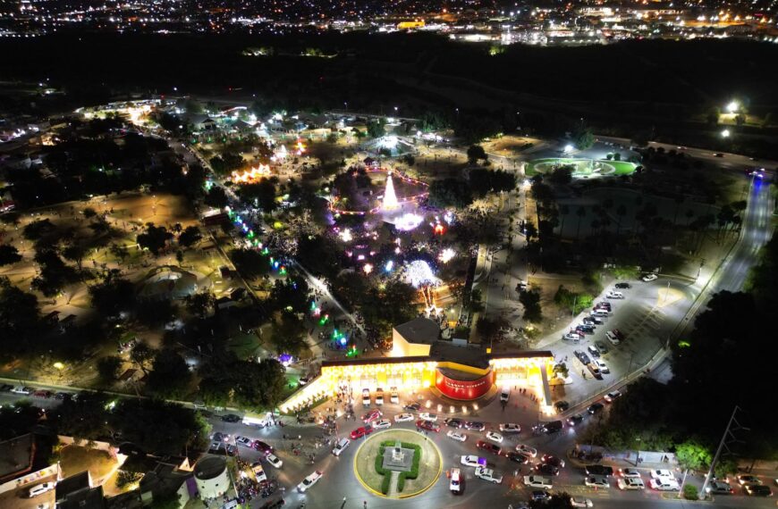 Acompañada de cientos de familias, Carmen Lilia enciende árbol de Navidad en el “Viveros Mágico”