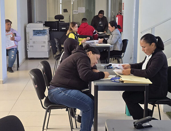 Otorga Estado Becas de Transformación de 2,500 pesos en Nuevo Laredo