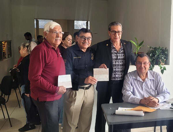 Reciben más de 2,400 maestros jubilados bonos del…