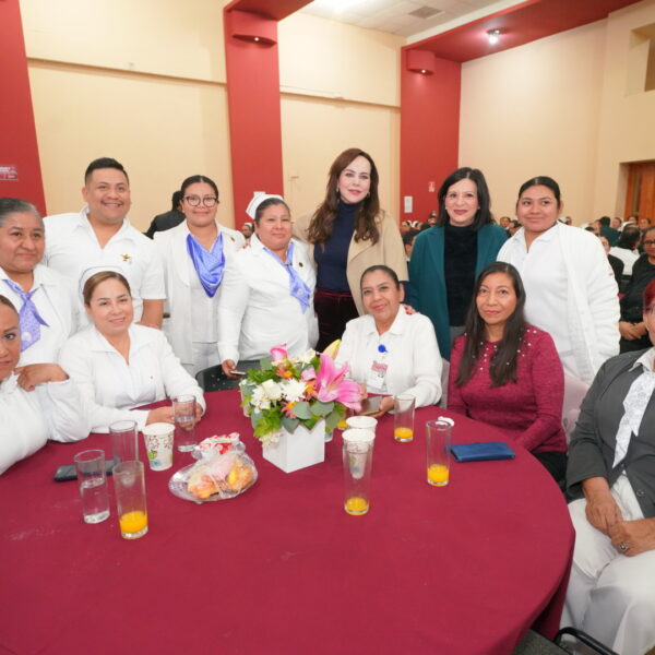 Reconoce Carmen Lilia a los enfermeros de Nuevo Laredo por su labor humanista