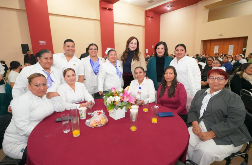 Reconoce Carmen Lilia a los enfermeros de Nuevo Laredo por su labor humanista
