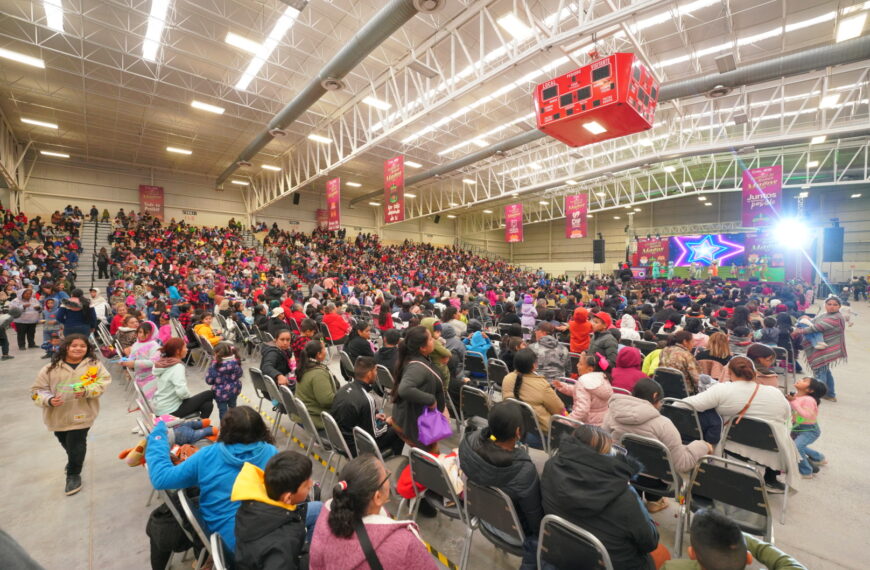 Llevan gobierno municipal y DIF alegría a miles de familias con festival de Reyes Magos