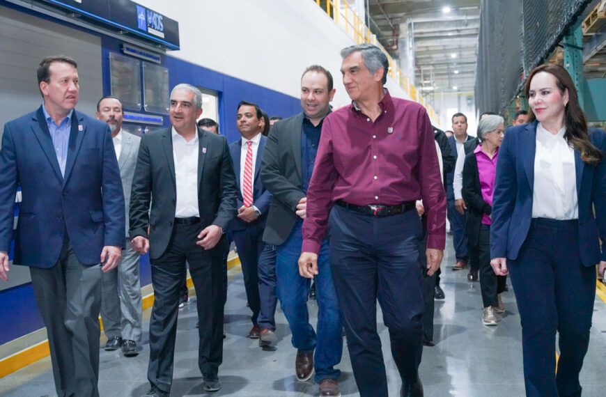 Colocan el gobernador y la alcaldesa la primera piedra de planta industrial Medline