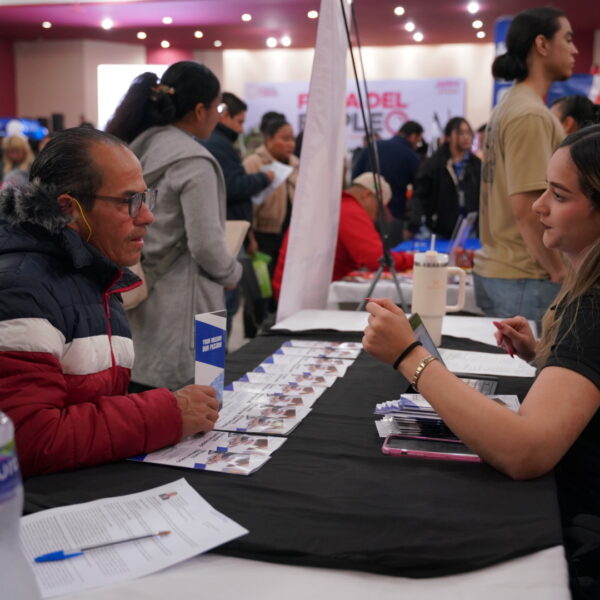 Acuden miles de ciudadanos a primera Feria del Empleo 2025 del gobierno municipal