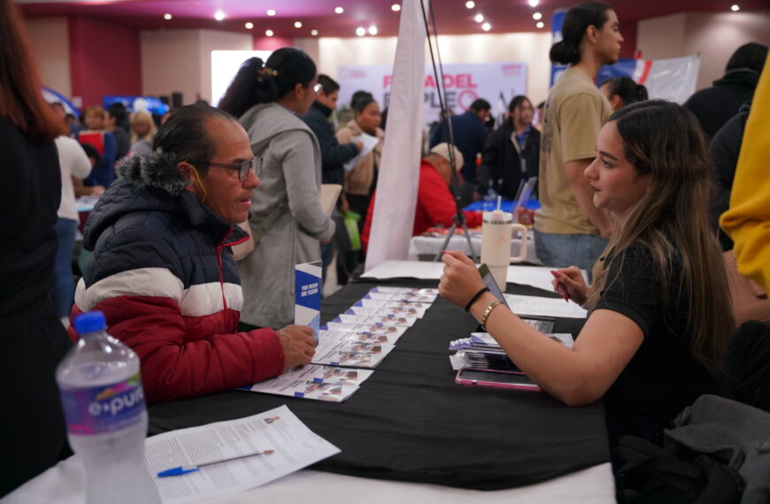 Acuden miles de ciudadanos a primera Feria del Empleo 2025 del gobierno municipal