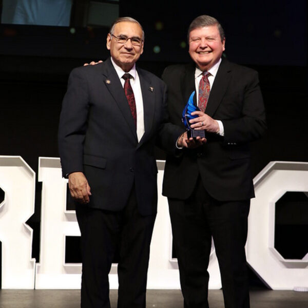 Alcalde de Laredo Texas reconoce trayectoria del médico neolaredense Gustavo Villarreal Gallegos