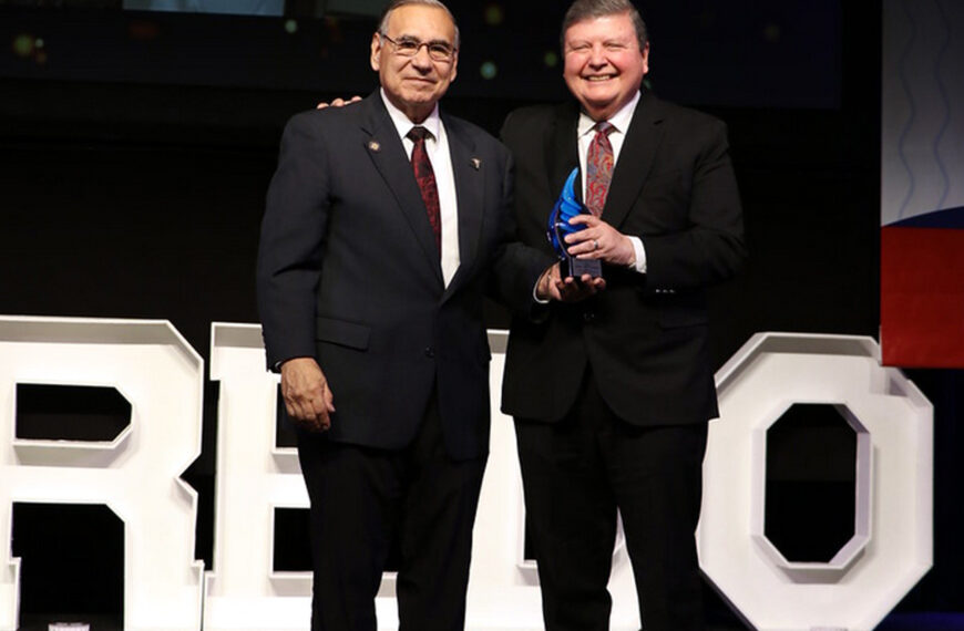 Alcalde de Laredo Texas reconoce trayectoria del médico neolaredense Gustavo Villarreal Gallegos