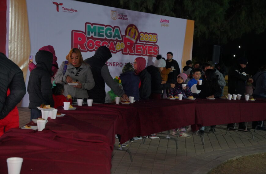 Agradecen familias de Nuevo Laredo mega rosca de reyes en el Viveros Mágico