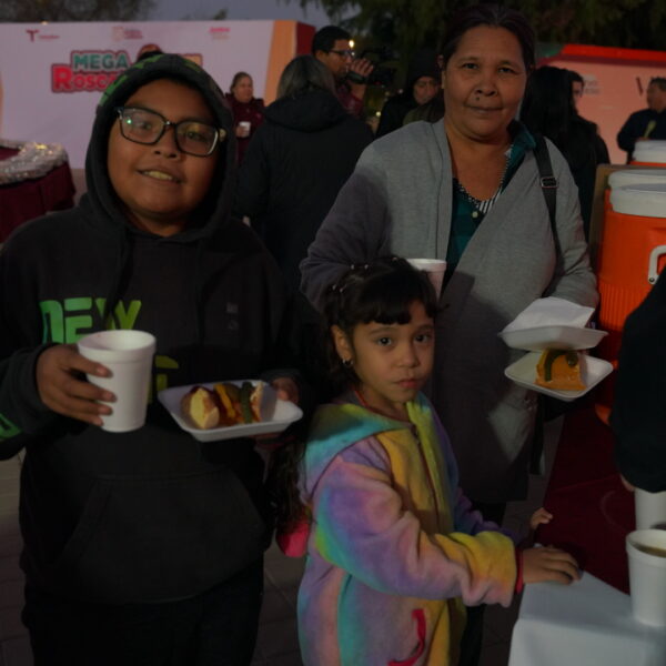 Agradecen las familias de Nuevo Laredo Mega Rosca de Reyes en el Viveros Mágico