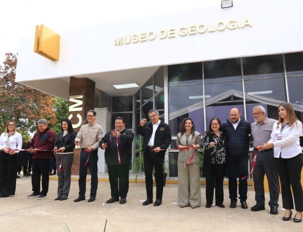 Inaugura Américo Museo de Geología y entrega parque vehicular a Tránsito en Madero