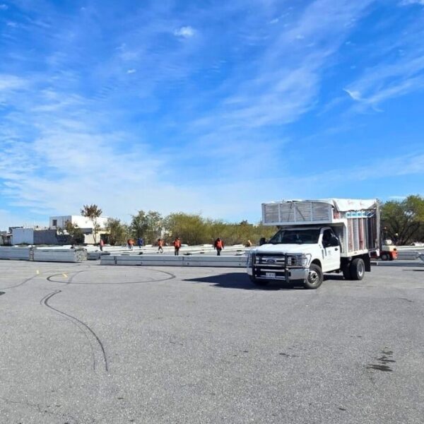 Instalan el Centro de Atención a Migrantes en el Polyforum La Fe; les darán 2,000 pesos de ayuda