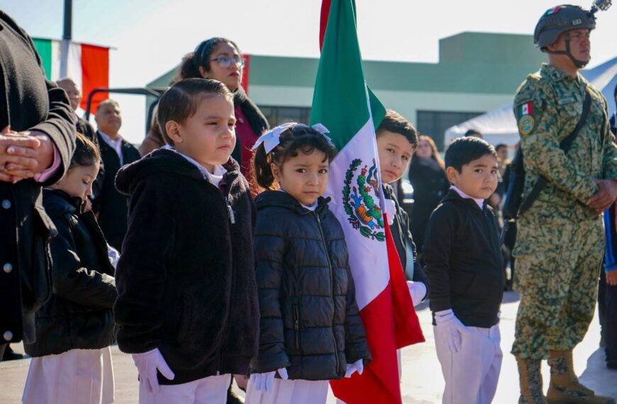 Abanderan a escoltas de Sistema DIF; fomentan valores cívicos en pequeños de preescolar