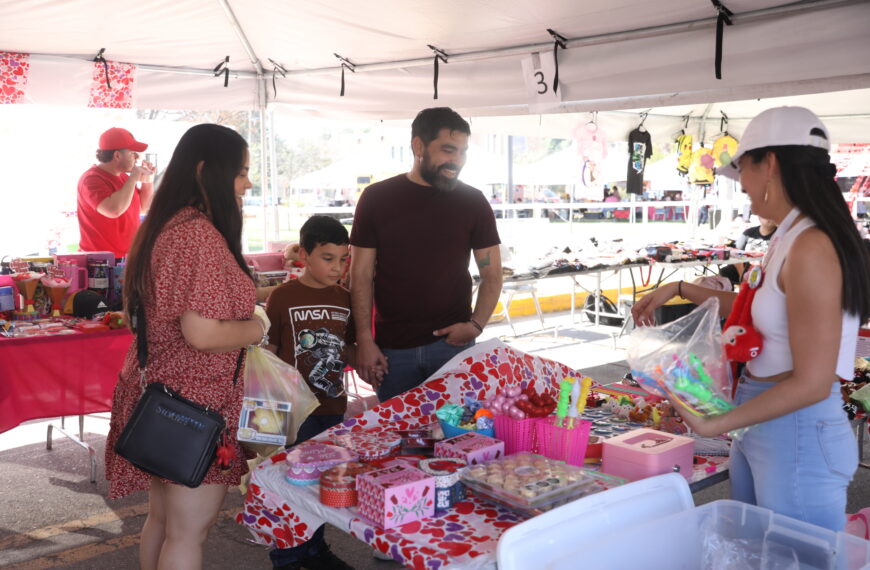 Disfrutan familias de bazar Juntos lo Hacemos Posible edición San Valentín