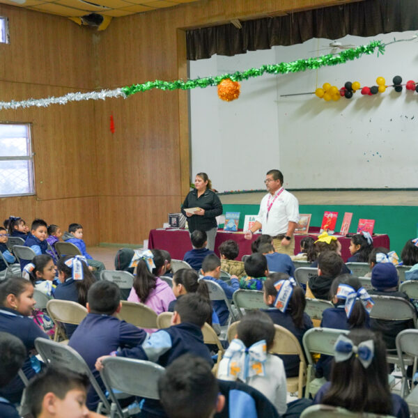 Biblioteca itinerante llega a la escuela primaria Cosme…