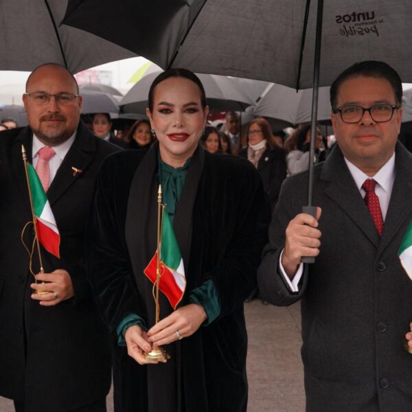 Reafirman la hermandad entre los dos Laredos en la Ceremonia del Abrazo 2025